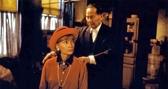 Mia Farrow et Keye Luke dans Alice (1990)