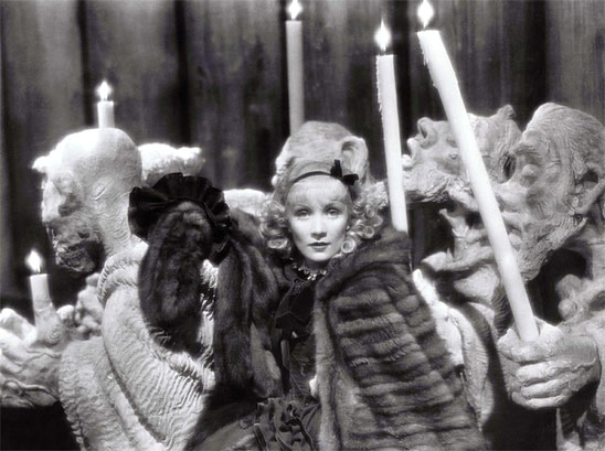 Marlene Dietrich dans L'Impératrice Rouge, The Scarlet Empress de Josef von Sternberg (1934)
